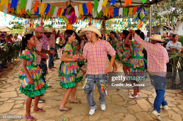 people denoting gang junina - nordeste imagens e fotografias de stock