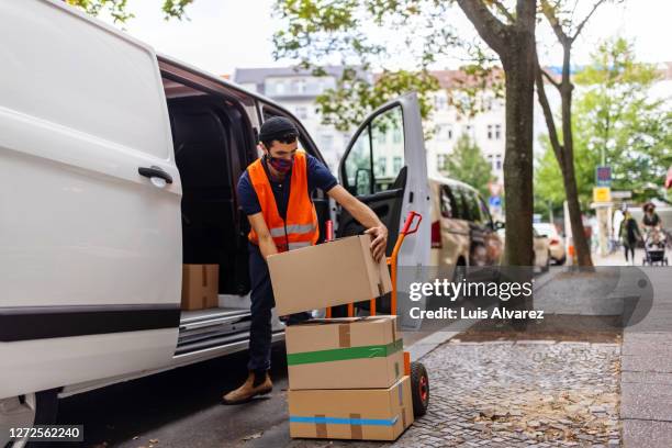 Man Loading Van Photos and Premium High Res Pictures - Getty Images