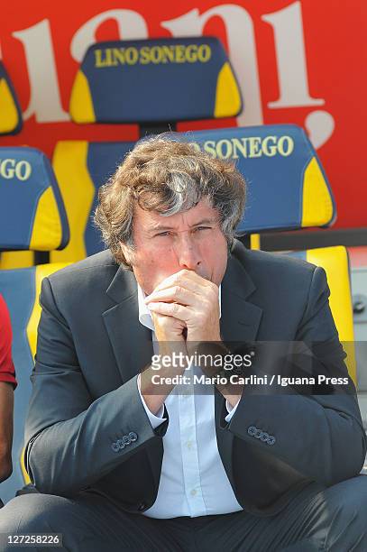 Alberto Malesani head coach of Genoa CFC looks on before the beginning of the Serie A match between AC Chievo Verona and Genoa CFC at Stadio...