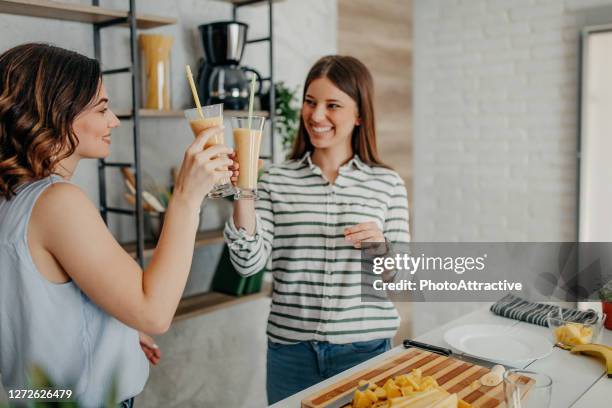 young women ready to taste the homemade smoothie - honour board stock pictures, royalty-free photos & images