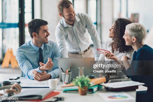 liderar una empresa exitosa - cambiar de forma fotografías e imágenes de stock
