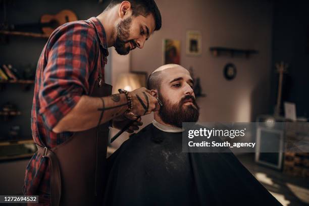 Glatze Friseur Stock-Fotos und Bilder - Getty Images