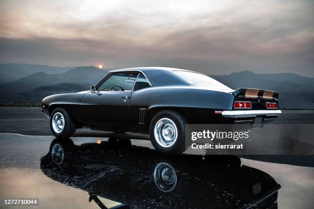 performance muscle car - american muscle car stock-fotos und bilder