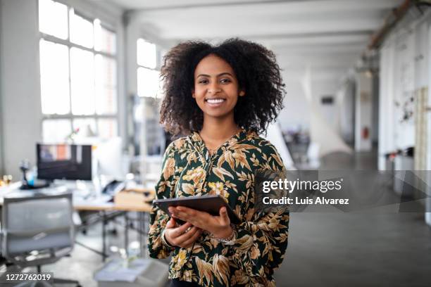 confident businesswoman with digital tablet in office - portrait femme business photos et images de collection