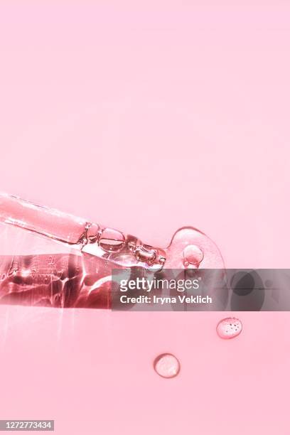 cosmetics concept with pipette with fluid or beauty serum hyaluronic acid. - 血清樣本 個照片及圖片檔