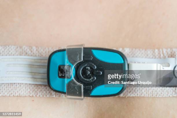 cardiac holter monitor on female's chest - holter monitor 個照片及圖片檔