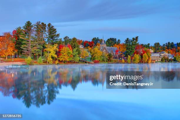 autunno sul lago placid, new york - lake placid foto e immagini stock