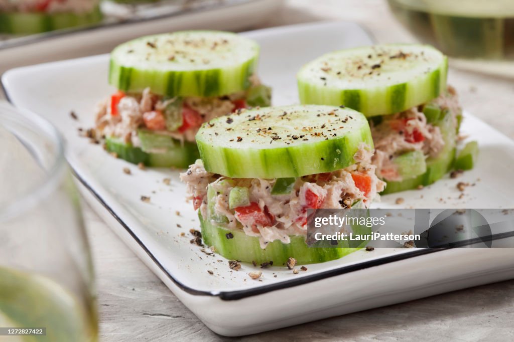 Canape de concombre avec salade crémeuse de thon