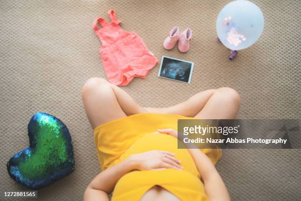top view of pregnant woman. - human build imagens e fotografias de stock