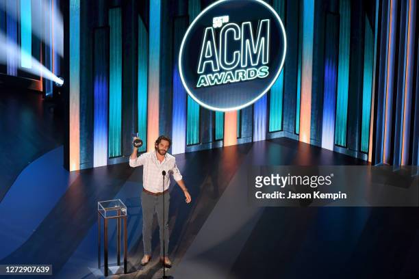Thomas Rhett poses with the Entertainer of the Year award onstage during the 55th Academy of Country Music Awards at the Grand Ole Opry on September...