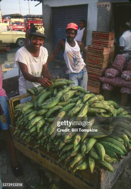 May 1987]: MANDATORY CREDIT Bill Tompkins/Getty Images Fruit market. The city of Cartagena, known in the colonial era as Cartagena de Indias...