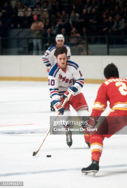 Ron Duguay of the New York Rangers skates against the Atlanta Flames during an NHL Hockey game circa 1979 at Madison Square Garden in the Manhattan...