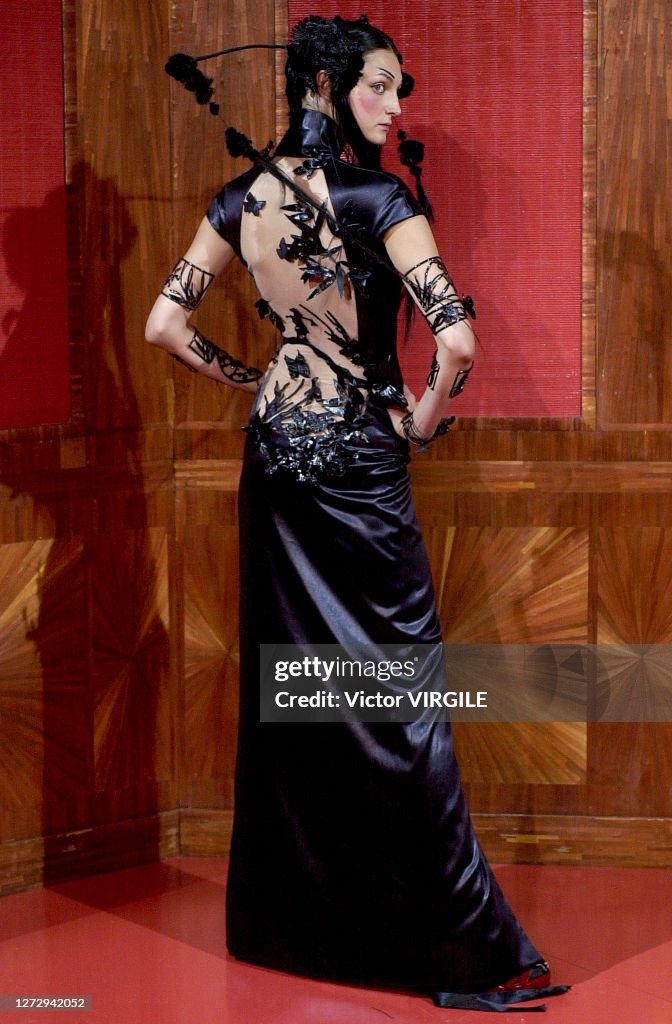 Jean Paul Gaultier - Runway - Fall/Winter 2001-2002 Paris Haute Couture Fashion Week