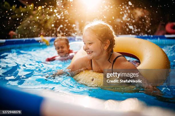 we love summer - piscina autoportante imagens e fotografias de stock