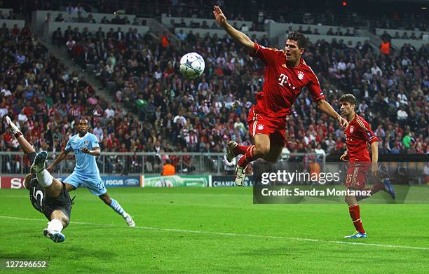 Mario Gomez of Bayern tries to score against goalkeeper Joe Hart of Manchester City during the UEFA Champions League group A match between FC Bayern...