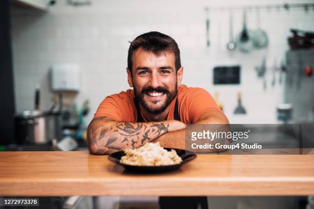 spaghetti fast food worker - chef happy stock pictures, royalty-free photos & images