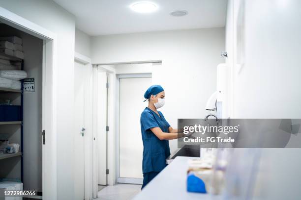 nurse washing hands at hospital - nurse washing hands stock pictures, royalty-free photos & images