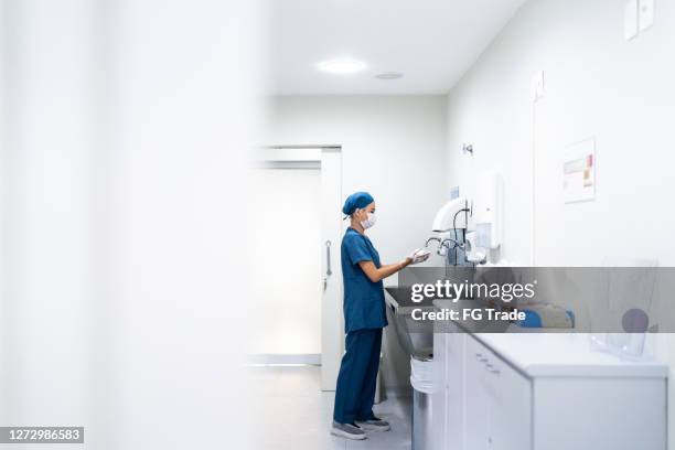nurse washing hands at hospital - nurse washing hands stock pictures, royalty-free photos & images