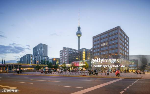 berlin sunset skyline with tv tower - alexanderplatz stock-fotos und bilder