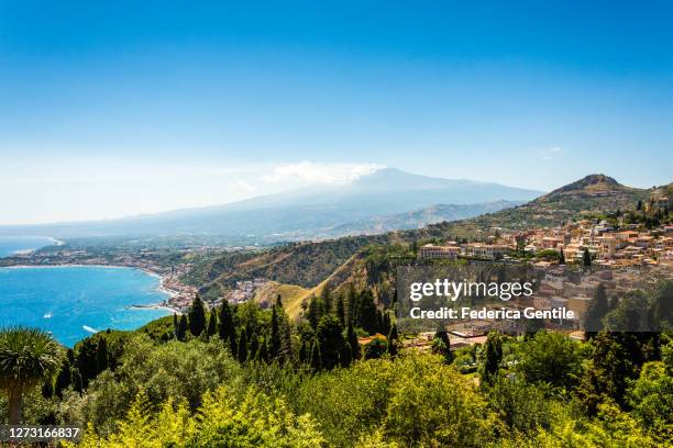 mount etna - view from taormina - sicily stockfoto's en -beelden