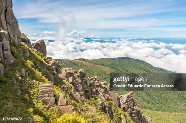 high angle view of the rock formation of the pico das prateleiras (shelves peak) and mountains of the itatiaia national park (parque nacional do itatiaia) - prateleiras stock pictures, royalty-free photos & images