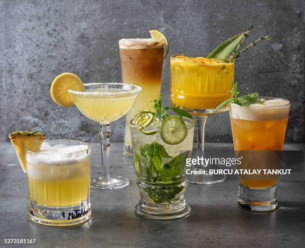 cocktail variations - pina colada stock-fotos und bilder
