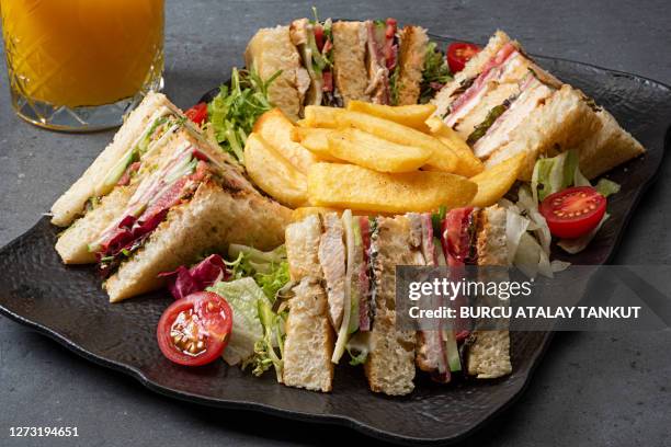 chicken club sandwich - club sandwich stockfoto's en -beelden