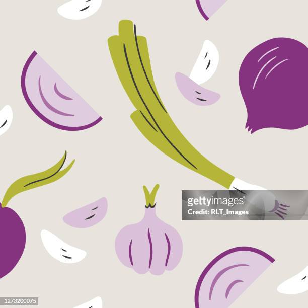 stockillustraties, clipart, cartoons en iconen met handgetekende vector naadloos herhalingspatroon van verse alliumgroenten - spaanse ui