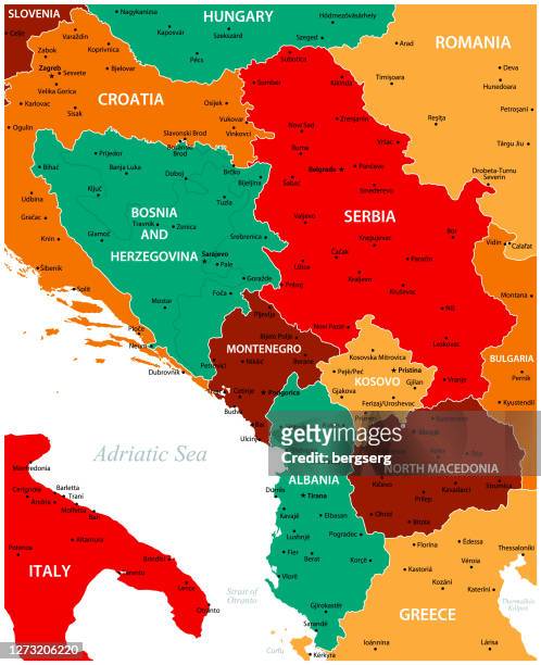 ルーマニア、ギリシャ、セルビア、モンテネグロ、クロアチア、イタリア、アルバニア地理的な国境と中央バルカン地域の着色ヴィンテージマップ - albania点のイラスト素材／クリップアート素材／マンガ素材／アイコン素材