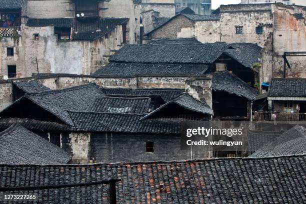 high angle view of hongjiang ancient city - province de hou nan photos et images de collection