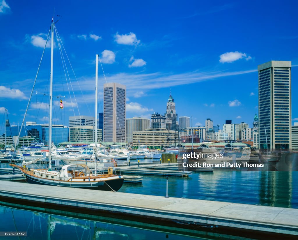 Stadtbild mit Wolkenkratzern der Skyline von Baltimore Maryland
