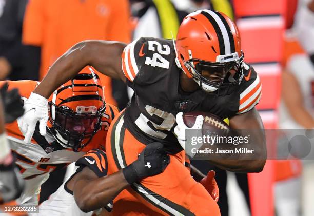 Nick Chubb of the Cleveland Browns runs against the Cincinnati Bengals during the first half at FirstEnergy Stadium on September 17, 2020 in...