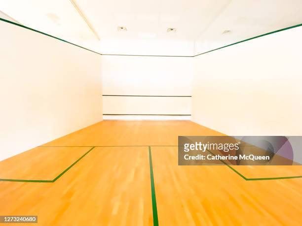empty regulation size squash athletic court - squash racquet stock-fotos und bilder