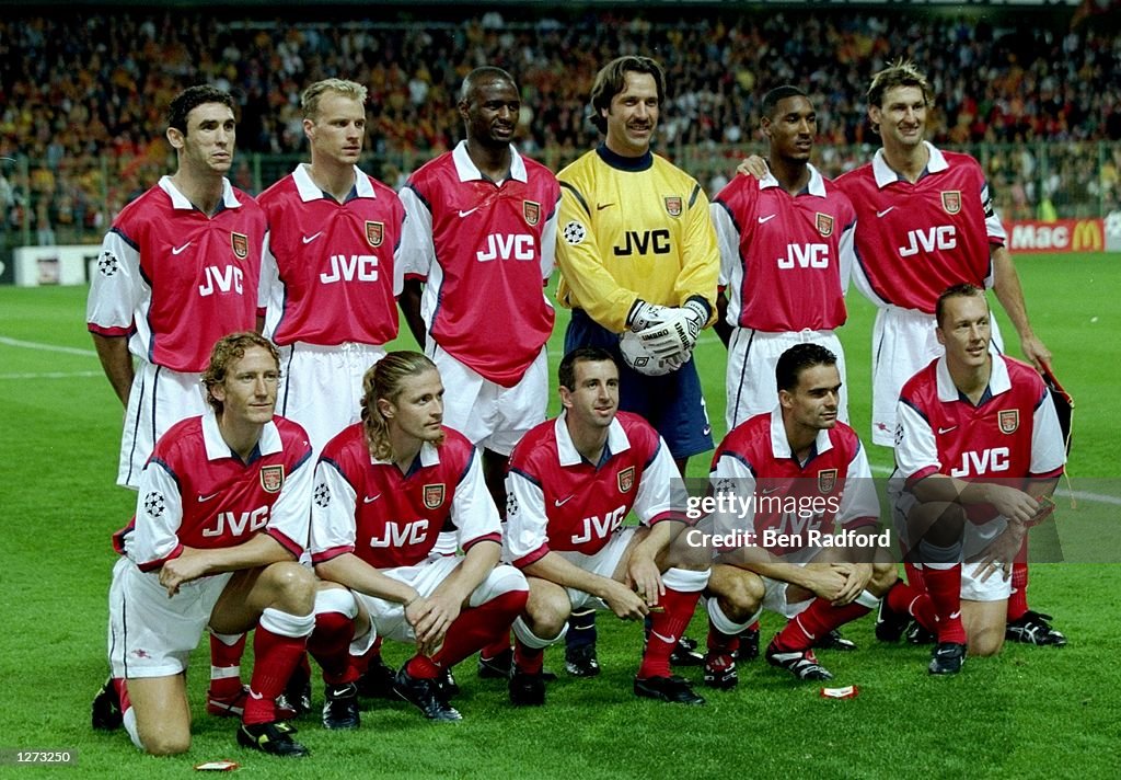 The Arsenal team have a team picture