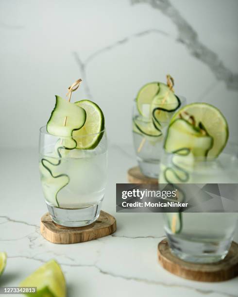 lime and cucumber cocktails - cucumber cocktail stock pictures, royalty-free photos & images