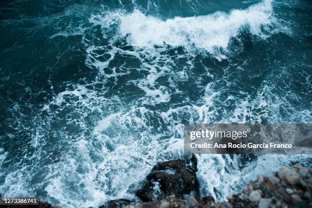 view of ocean surface from above - high tide stock-fotos und bilder