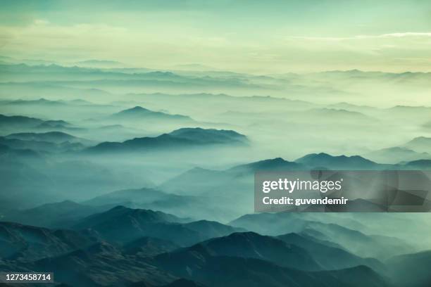 paisaje de las montañas - belleza de la naturaleza fotografías e imágenes de stock