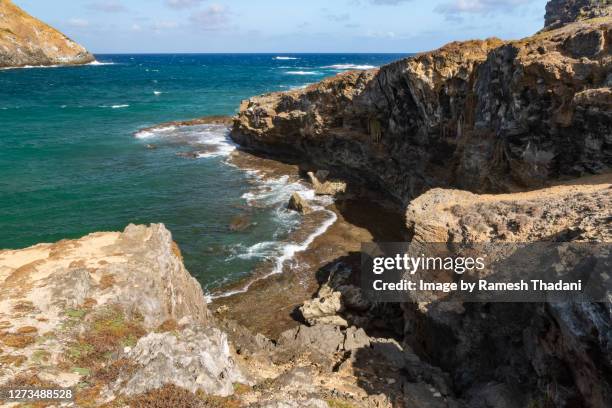 view between the rocks to the open atlantic - beach goers stock pictures, royalty-free photos & images