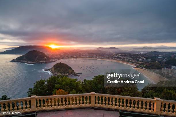 elevated view of san sebastian (donostia) at sunrise. spain - san sebastian stock-fotos und bilder
