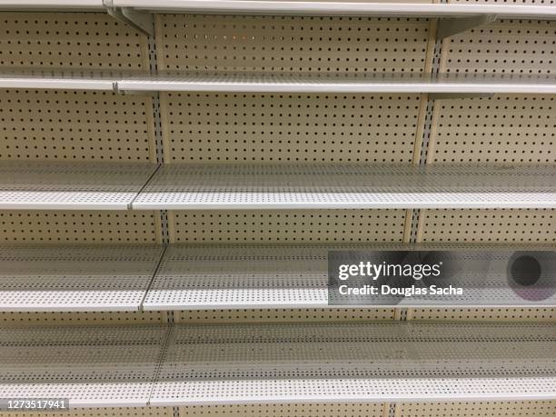 empty shelves at a merchandise store - shelf fotografías e imágenes de stock