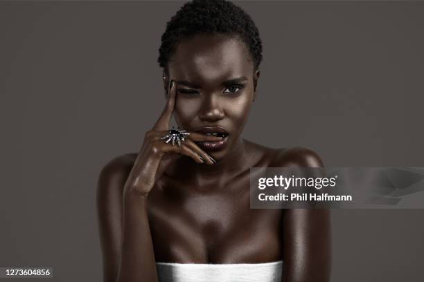 biting clean & serene black lady in black jewelry - erotique chic photos et images de collection