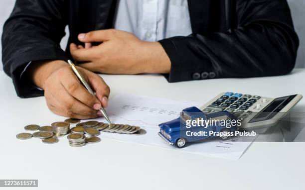 car money and calculator. payments and costs - auto insurance stock-fotos und bilder