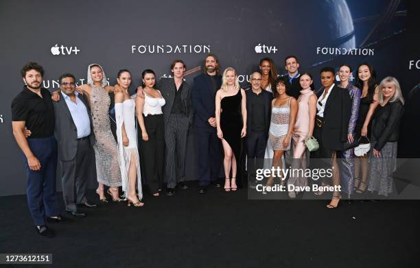 Dimitri Leonidas, Kulvinder Ghir, Ella-Rae Smith, Sandra Yi Sencindiver, Isabella Laughland, Cassian Bilton, Lee Pace, Laura Birn, David S. Goyer,...