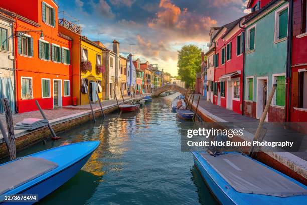 burano island, venice, italy - murano fotografías e imágenes de stock