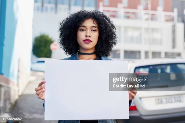 ungleichheit ist ein feind für alle formen des fortschritts - equal pay stock-fotos und bilder