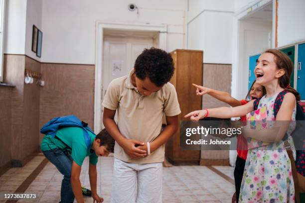 peer violence in the school - preconceito imagens e fotografias de stock