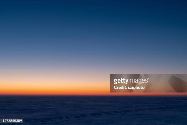 winter snowy sunrise - sunrise dawn stockfoto's en -beelden