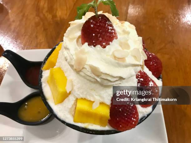 bingsu mango and strawberry for desert time. - mango shaved ice stock pictures, royalty-free photos & images