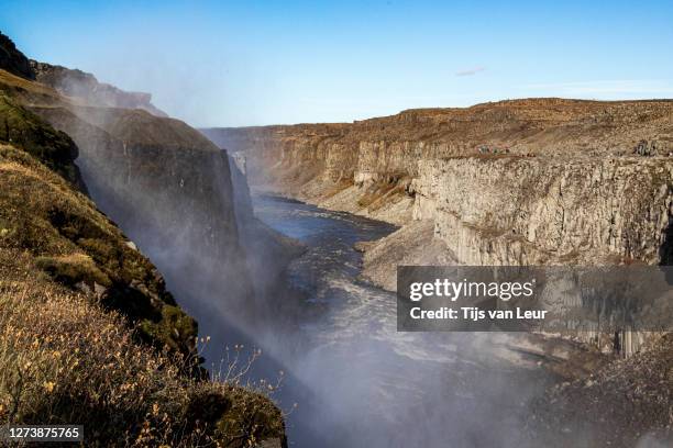 dettifoss waterfall - aan de kant van bildbanksfoton och bilder