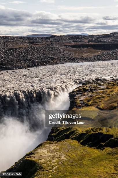 dettifoss waterfall - aan de kant van bildbanksfoton och bilder